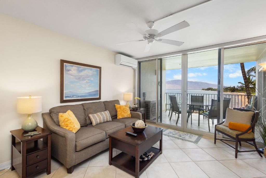 RM403 Beachfront Spectacular Sunset Suite, Kihei