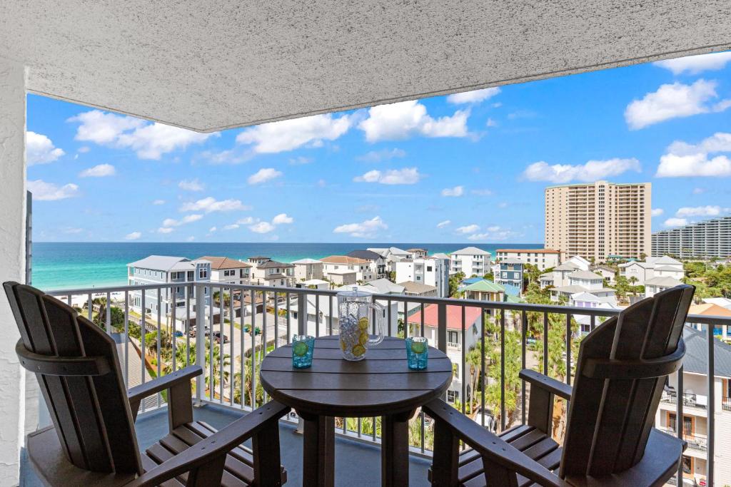 The Long View, Destin