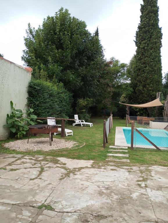 Casa con piscina en City Bell - 3