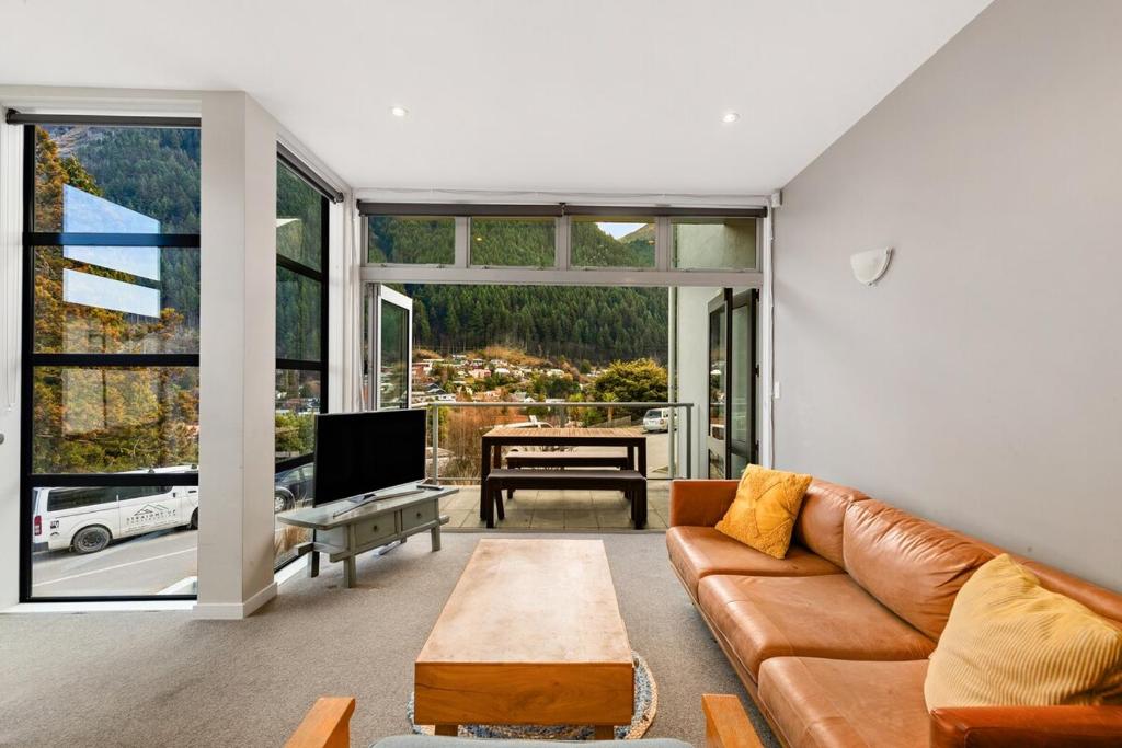 At Home on Hallenstein, entire 3 bedroom townhouse, Queenstown
