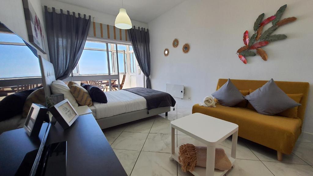 Front Ocean View Studio, Nazaré