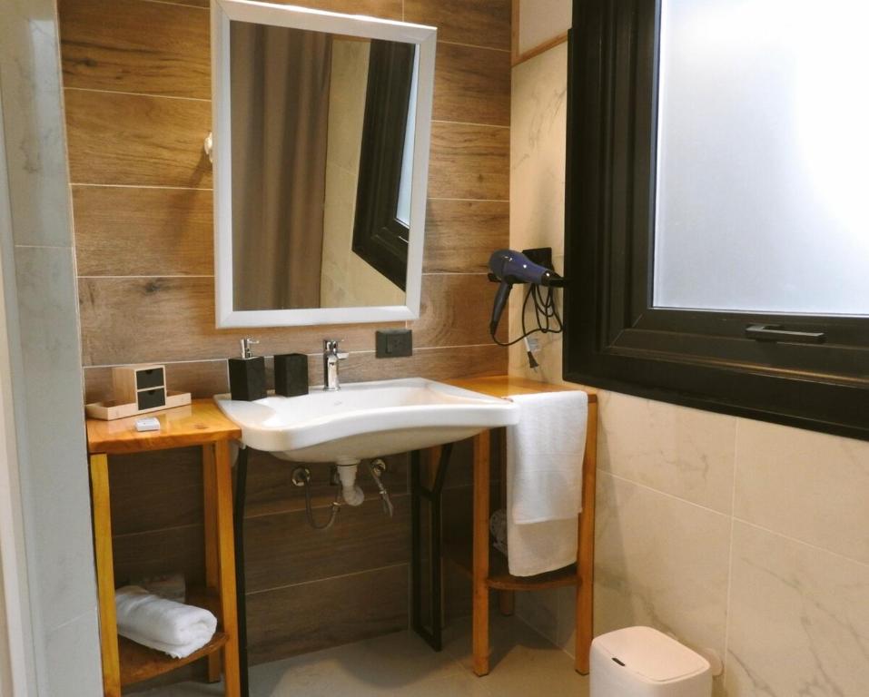 Cabaña Kunl Villa La Angostura moderna y accesible - 3
