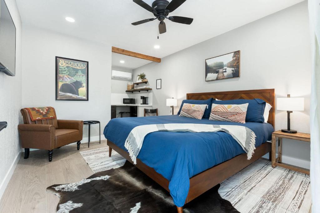 The Congress Sequoia Motel RM6, Three Rivers