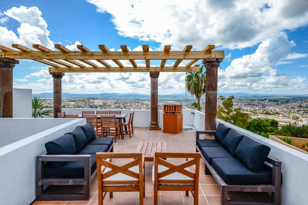 LUXO Casa en San Miguel de Allende Centro con Vistas Panorámicas - 2