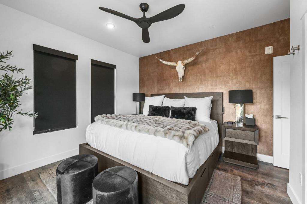 Gallery Detail: From 70 4 Season Modern Mountain Penthouse With Private Hot