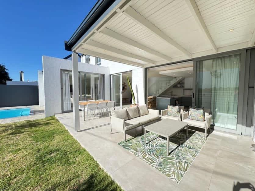 Boardwalk Hideaway - Luxe 3BD w Pool, Plettenberg Bay