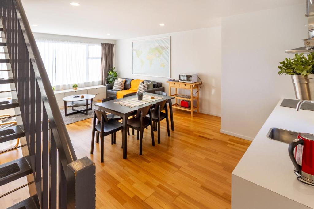 Private 2BR House, Garage, Great Central Location, Christchurch