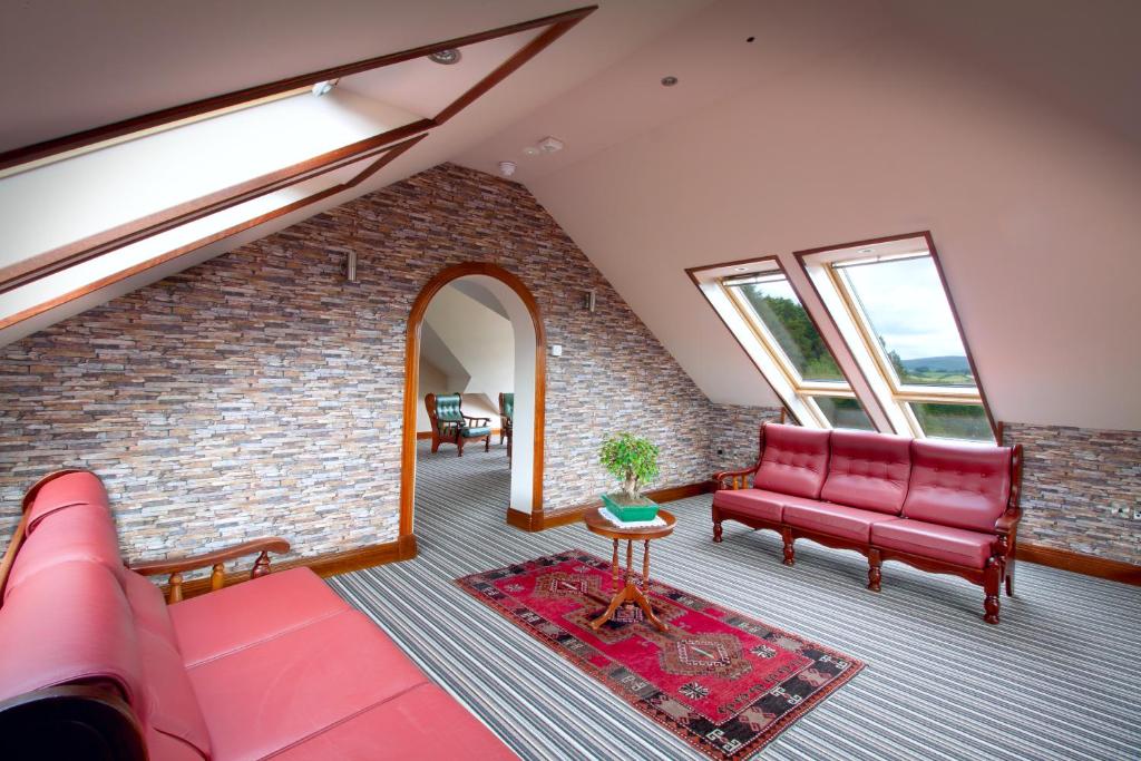 Shared lounge/TV area