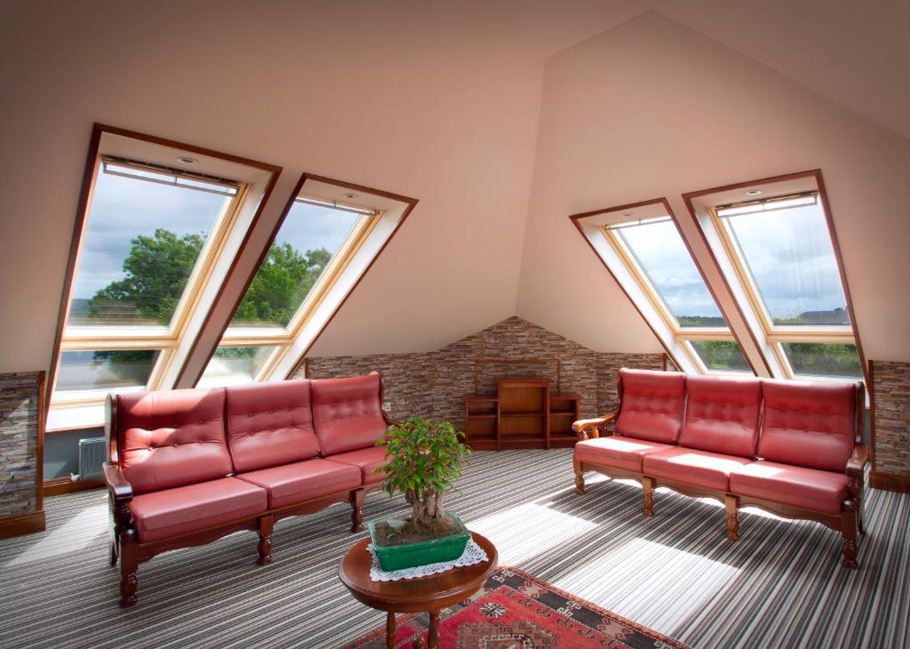 Shared lounge/TV area