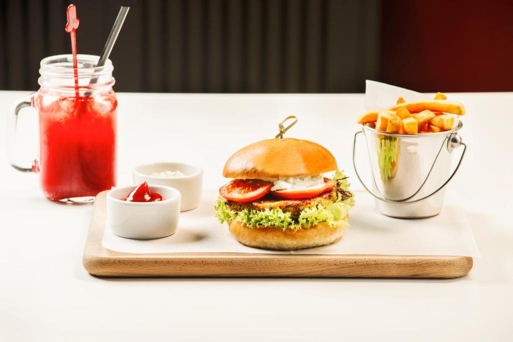 อาหารและเครื่องดื่ม