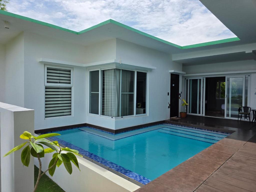 スイミングプール