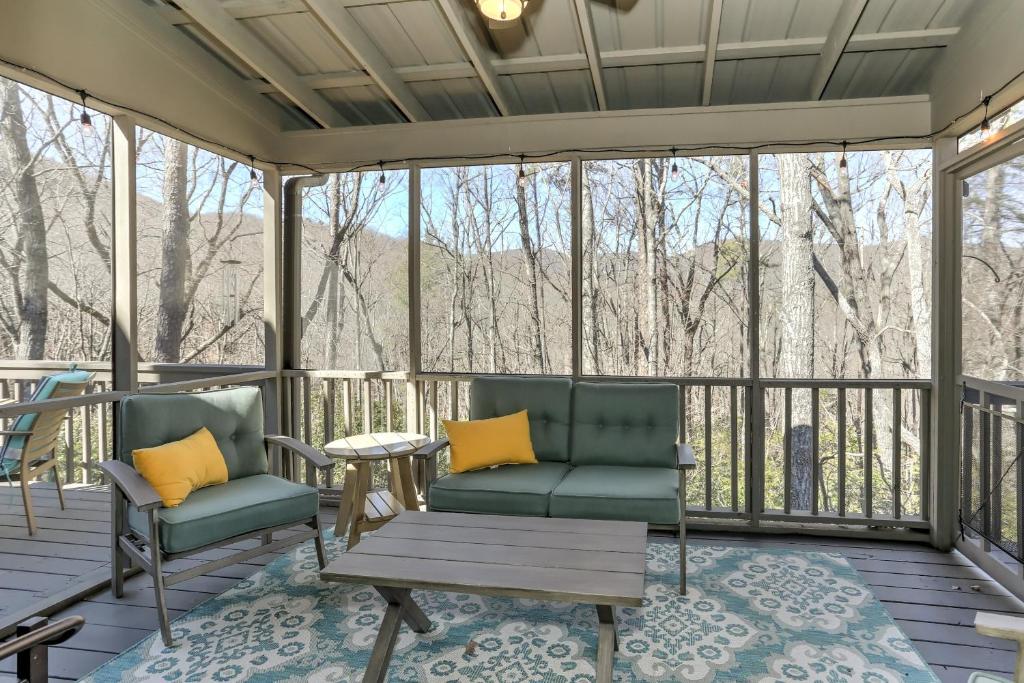 Better Together -Play ping pong relax by the wood fireplace, Jasper