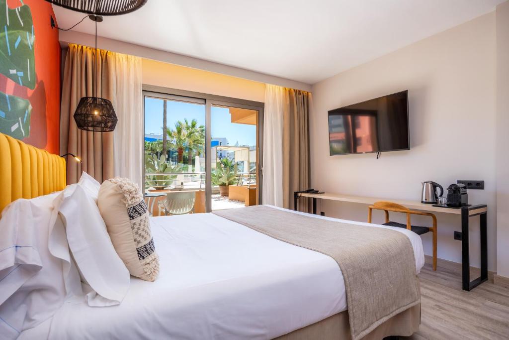 Marins Beach Club - Adults Only Hotel — Hotel rooms in Cala Millor, Balearic Islands