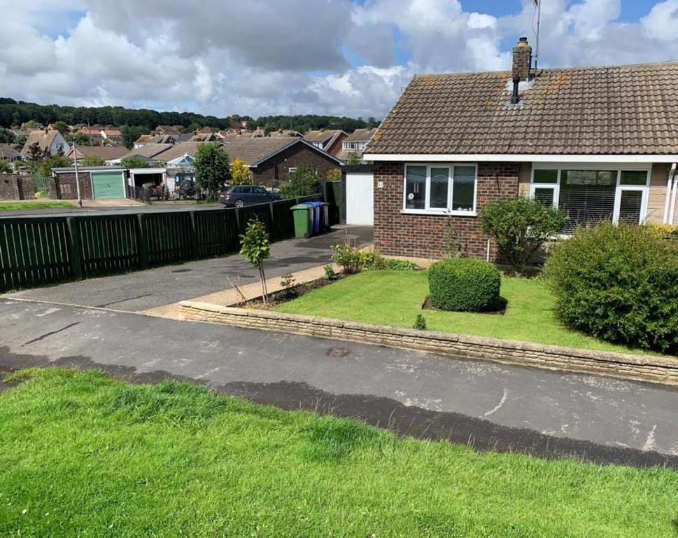 Sands Lane Retreat - Cozy Bungalow in Hunmanby, Filey