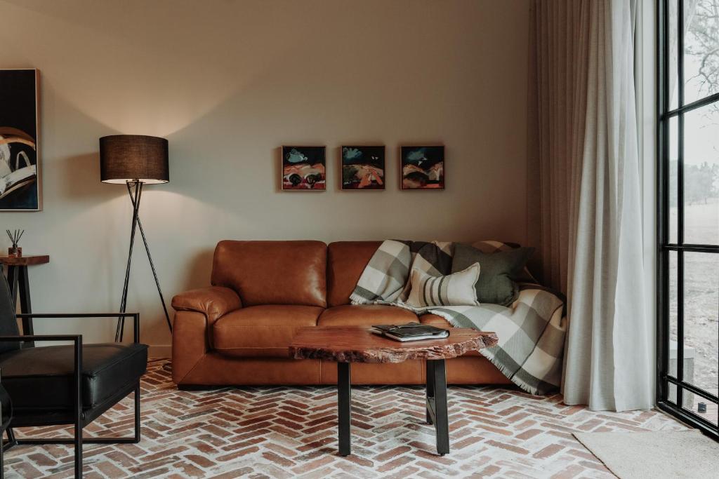 The Barn - On Cockatoo Lane, Sandy Creek