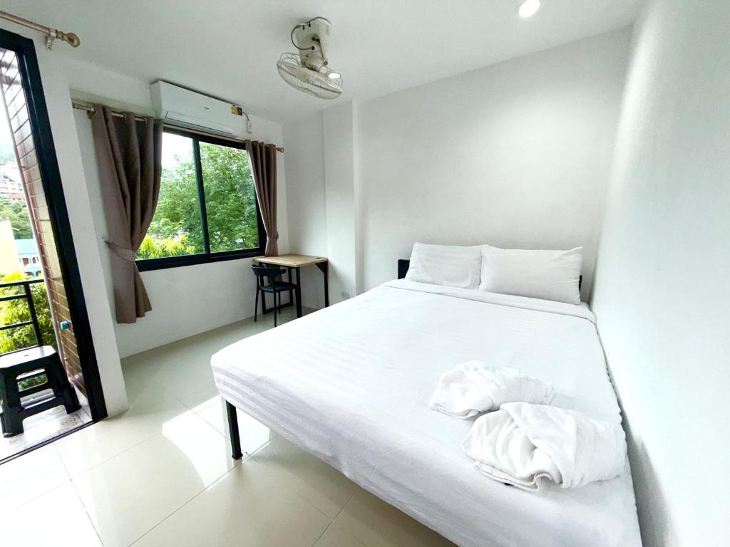 Easy Life 4, Pláž Patong