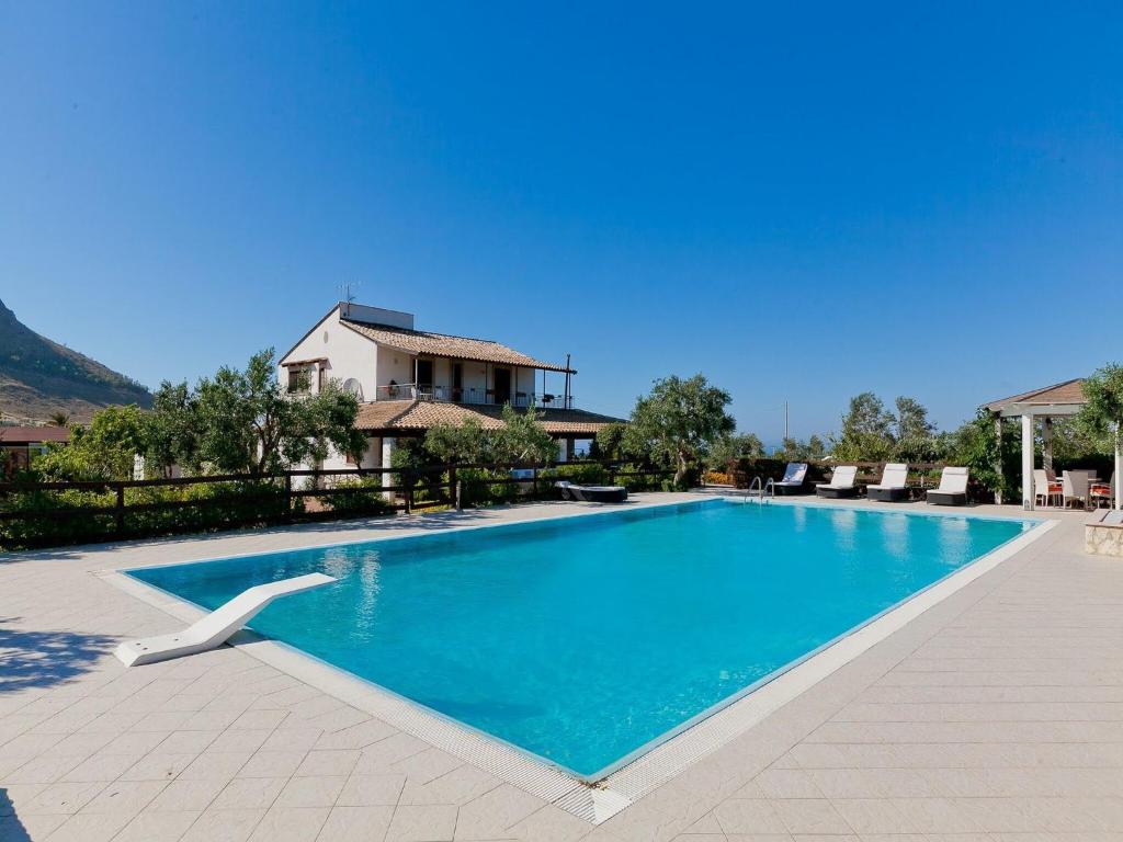 Villa with private pool and many leisure facilities - 3