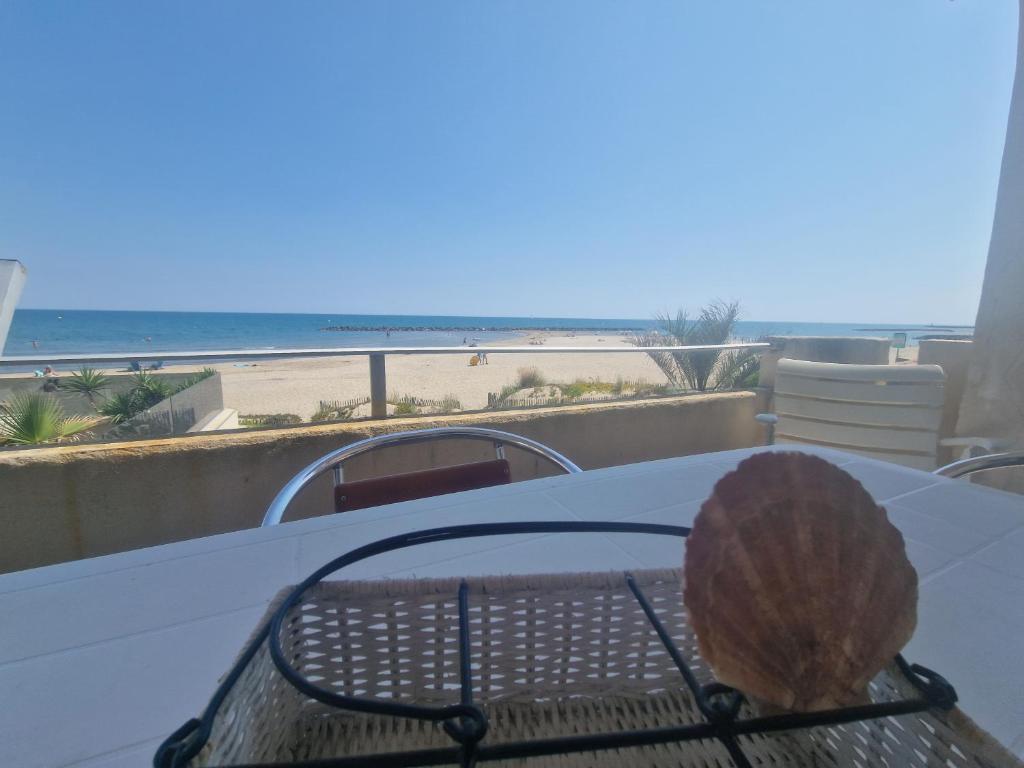 CARNON PLAGE évasion en bord de mer les pieds dans le sable accès privé et direct à la plage Logement T4 pour 6 pers Terrasse vue mer Parking privé gratuit Accueil personnalisé - 4