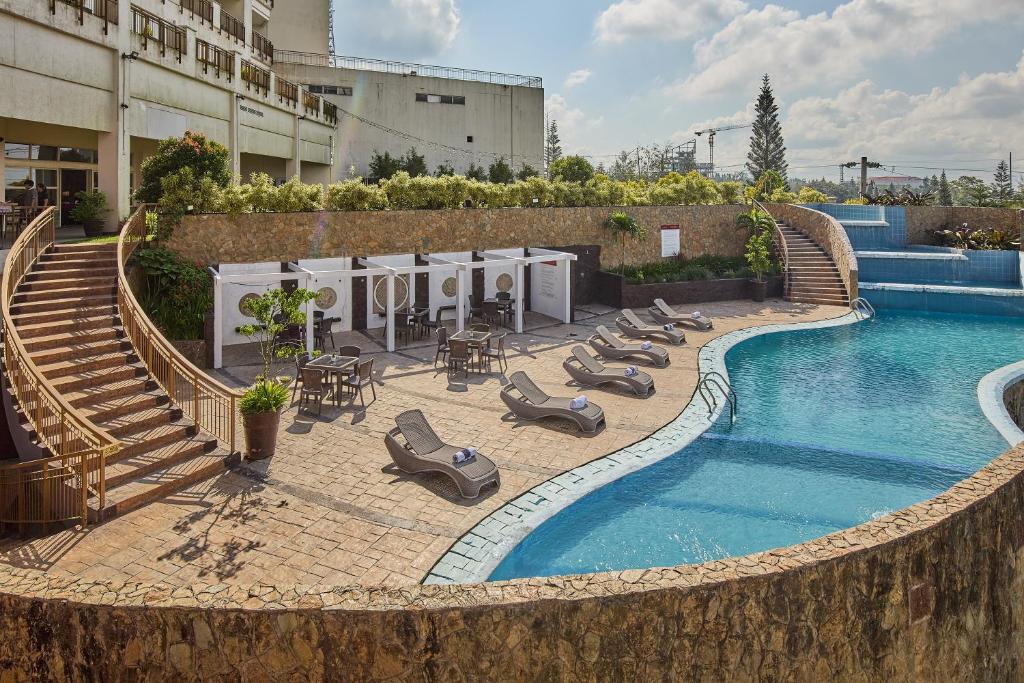 Swimming pool