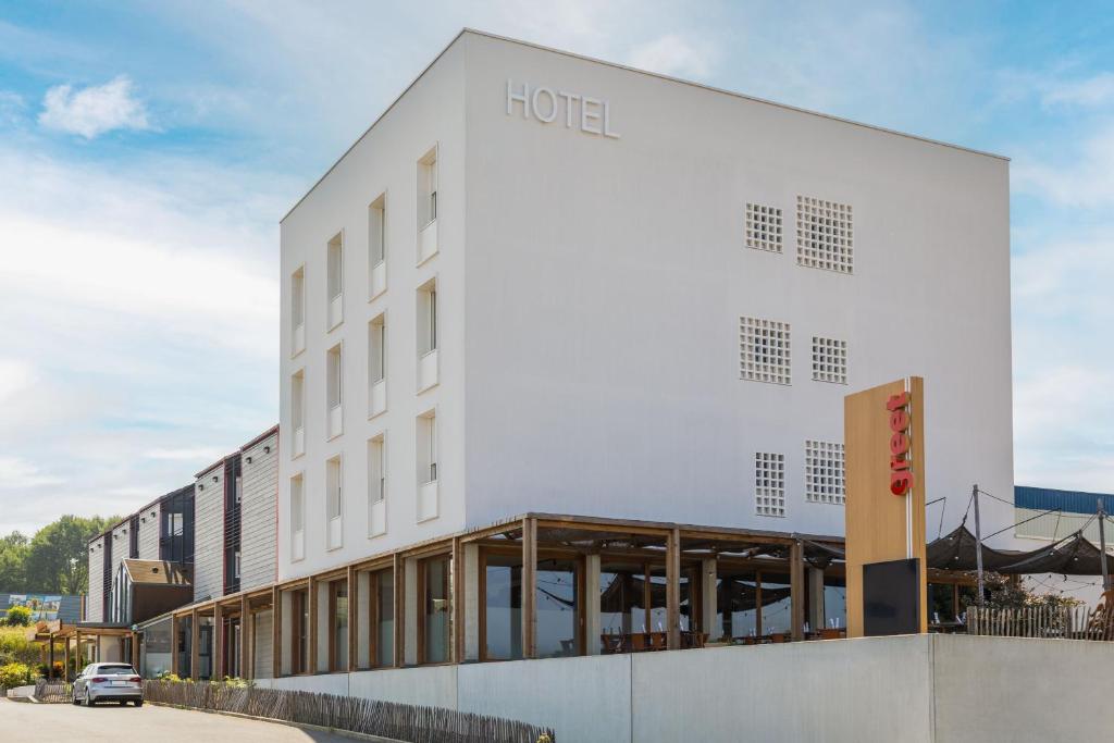 Exterior view, greet hotel Limoges Nord in Limoges