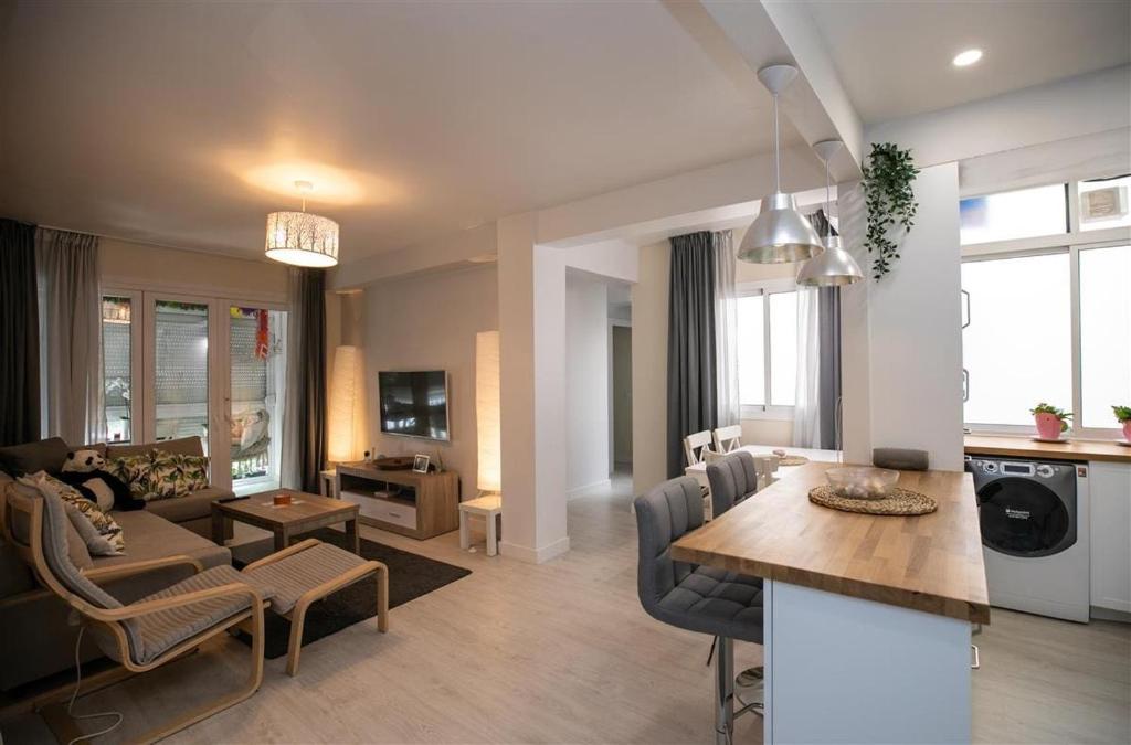 2 bedroom Central Apartment in Torremolinos - 1