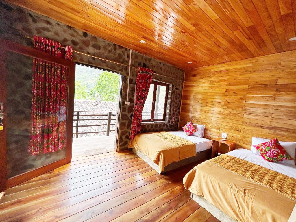 Homestay A Sy의 아늑한 침실 내부
