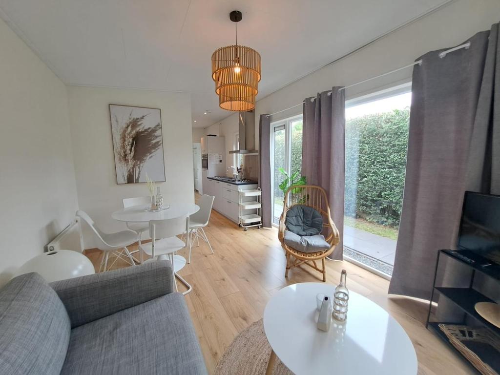 Modern chalet in Zeeland - kust tot water en steden binnen handbereik VP044, heinkenszand