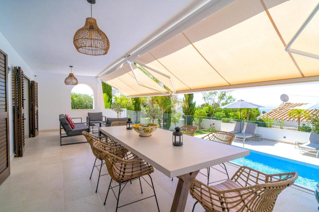 Villa Grand Pool Terrace by Casasol - 3
