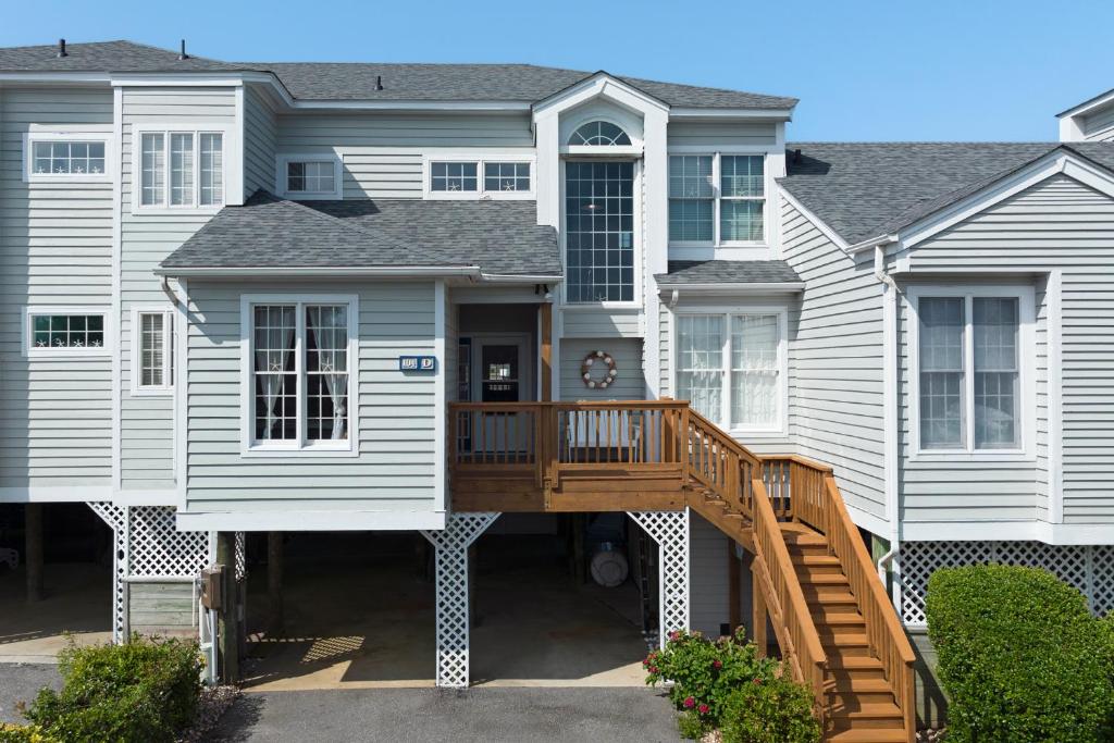 A Joyful Sound, Manteo