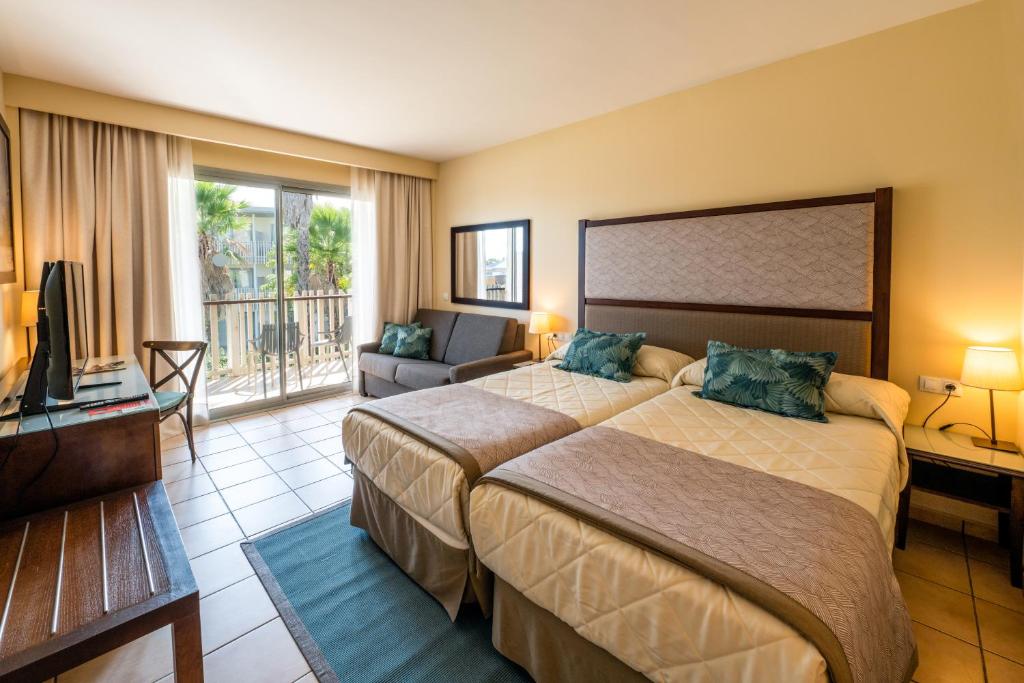 PortAventura Hotel Caribe - Includes unlimited access to PortAventura Park & 1 access to Ferrari Land - 2