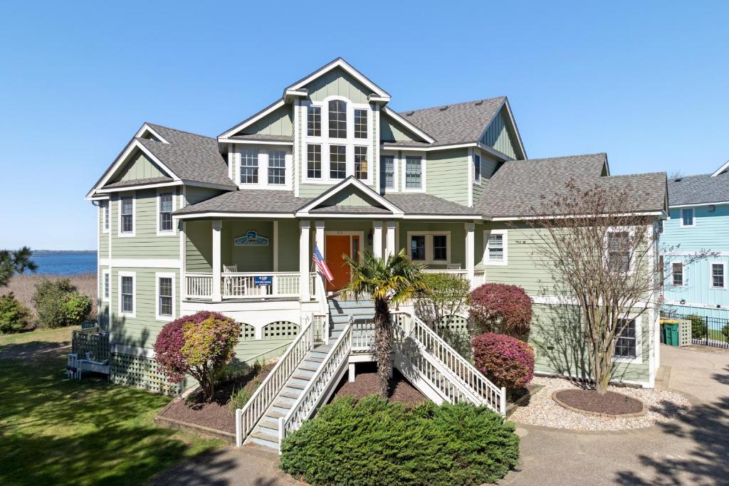 All About The View, Corolla