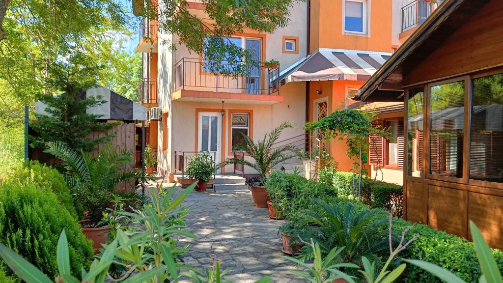 Вила Фернандес, Černomorec