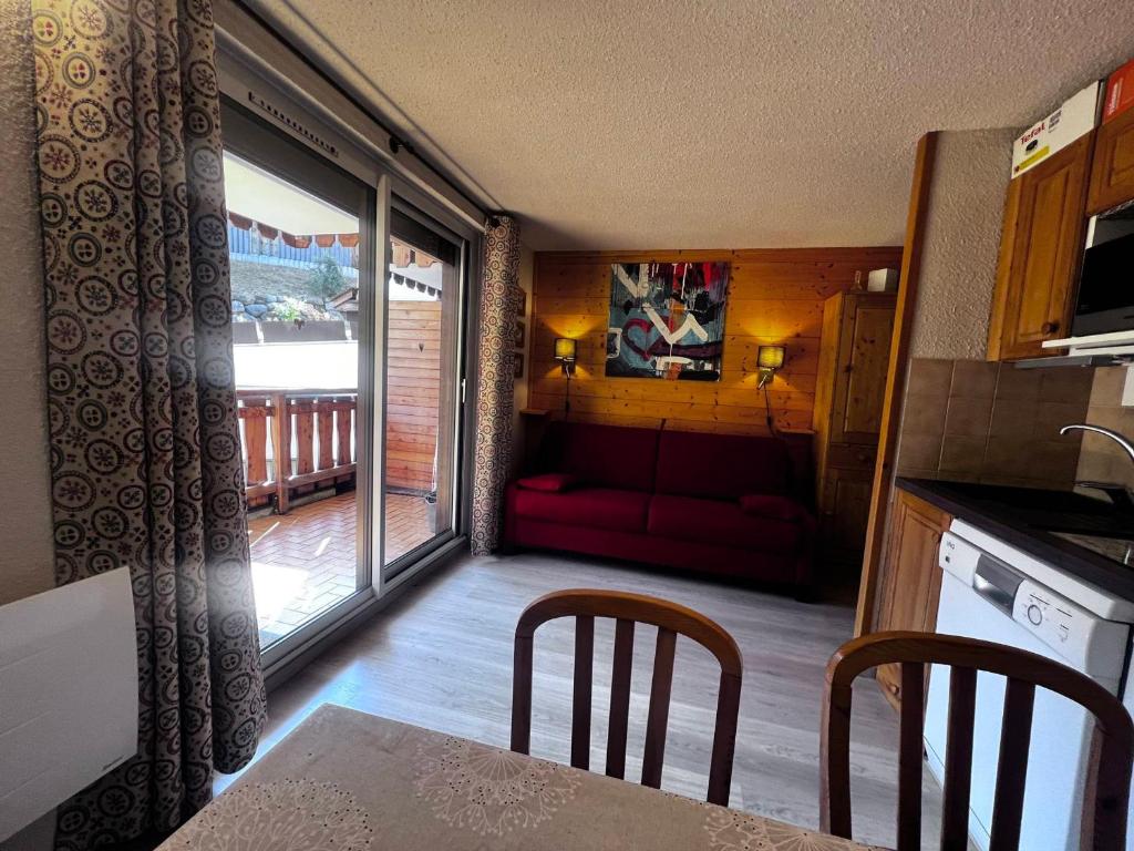 Appartement Centre Village ★★★, Parking, WIFI, Pied des Pistes, Confort 4 pers - FR-1-437-14 - 1
