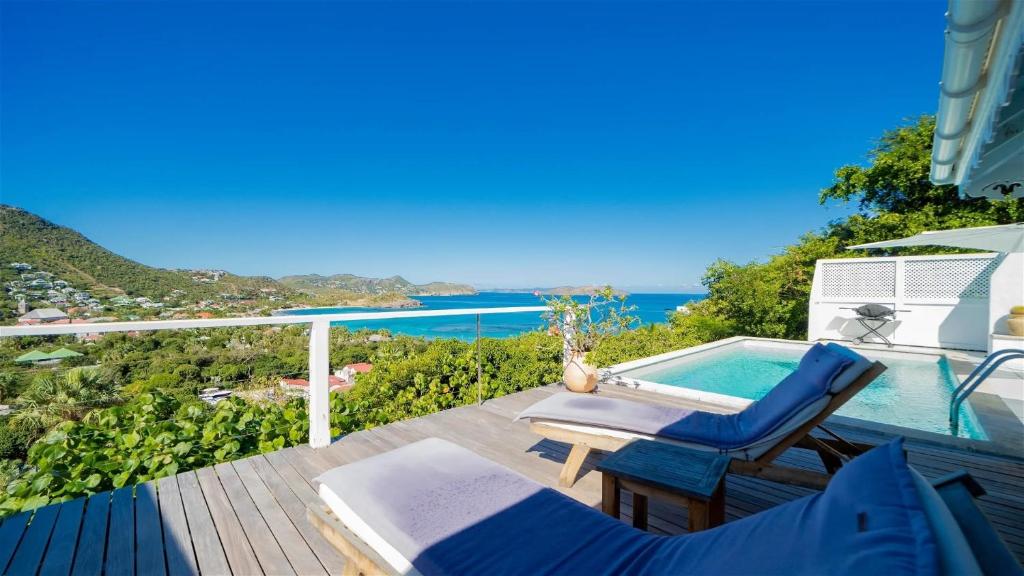 Comfortable Villa With Views Over Lorient Bay, Gustavia