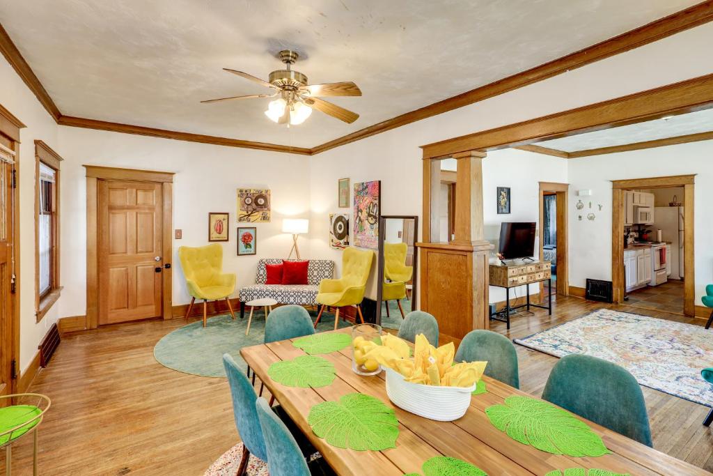 1 Mi to UNL Group Getaway with Game Area, Lincoln