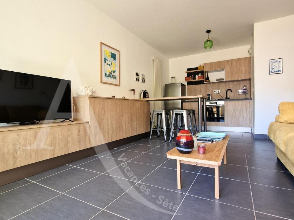 T2 moderne avec terrasse, WiFi et place de parking - 1
