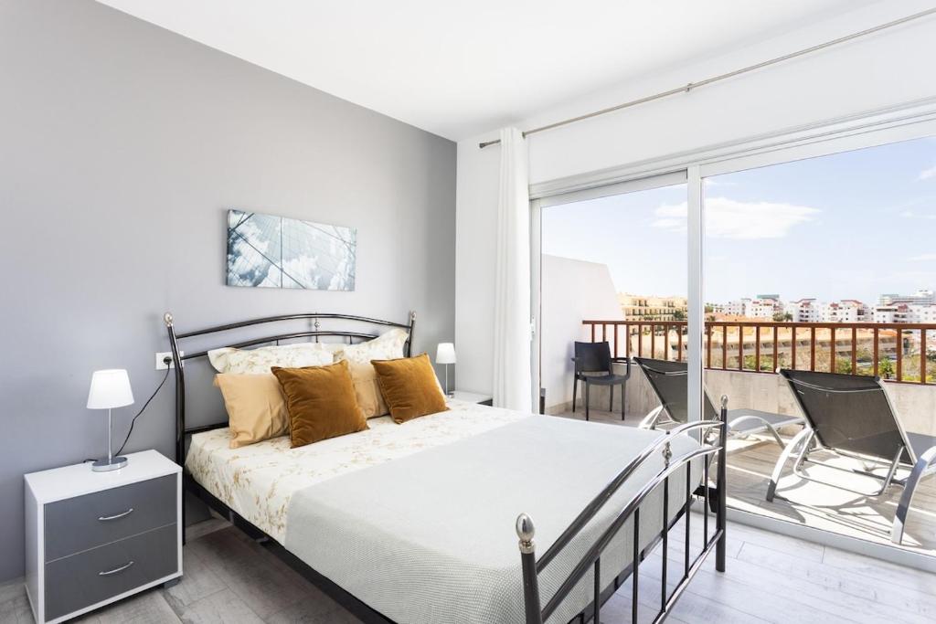 Bright & Elegant Duplex with Terrace and Pool, Just Steps from Puerto Colón - 2