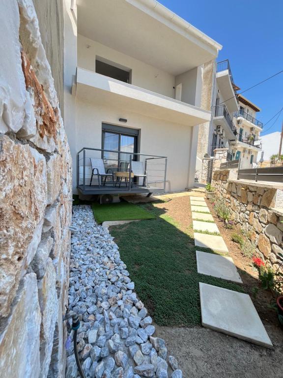 JK Garsoniera, Skiathos