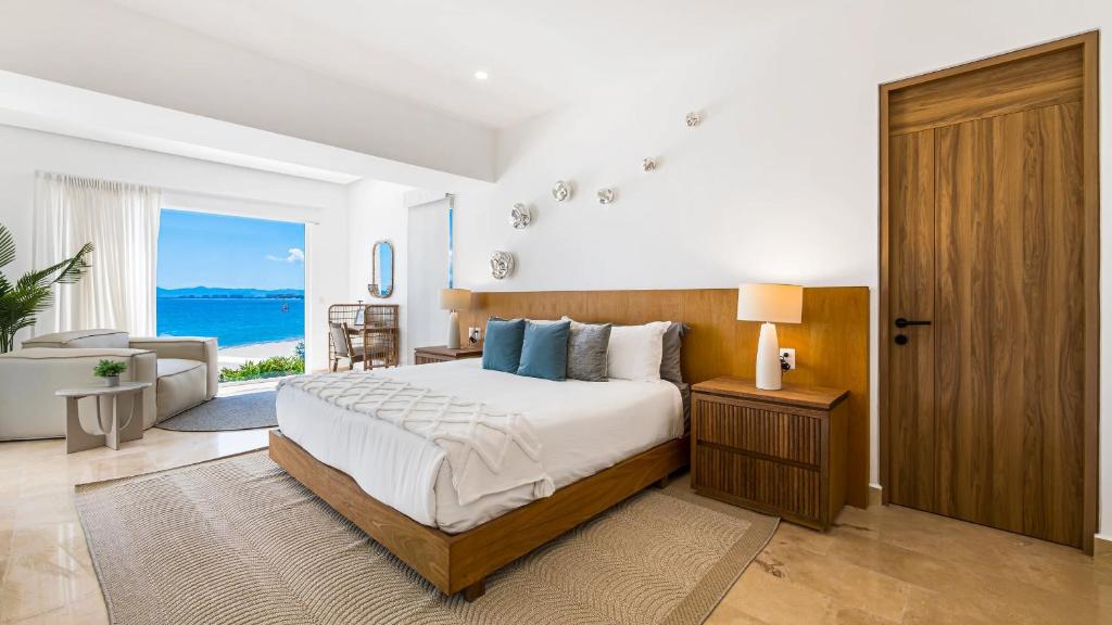 Beachfront, Private Pool, Theatre Room, Views! - 5