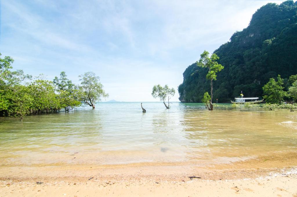 Krabi Beach House ( SHA Plus+) photo