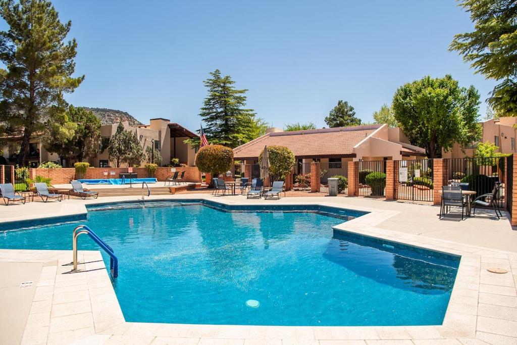 Sedona Condo - Pool, Hot tub, Pickleball, BBQ, EV Charger, Sedona