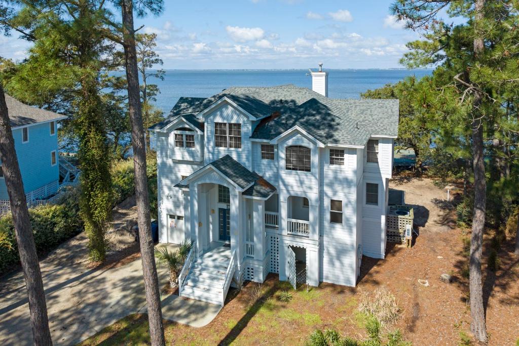 Catch N Relax, Corolla