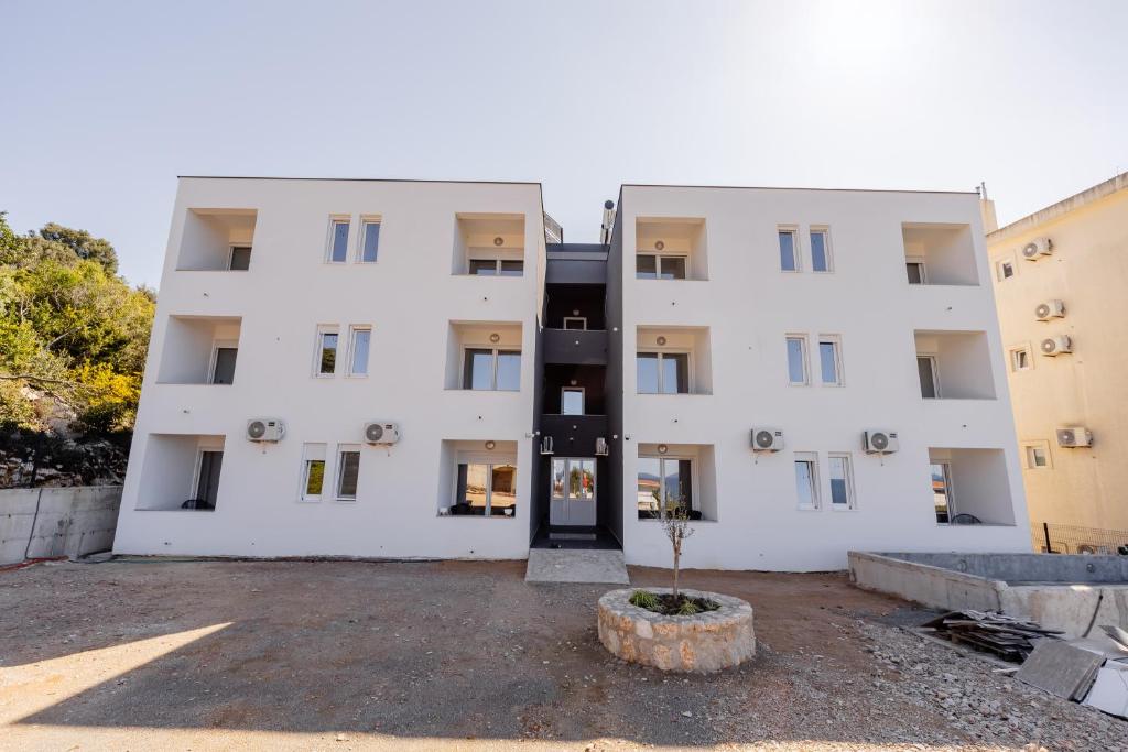 Aurora Apartments with Pool - 3
