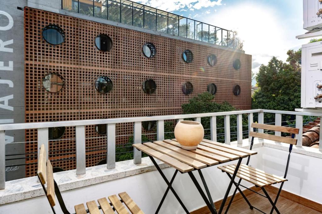 M401 Poblado Apt close to lleras park jacuzzi AC - 2