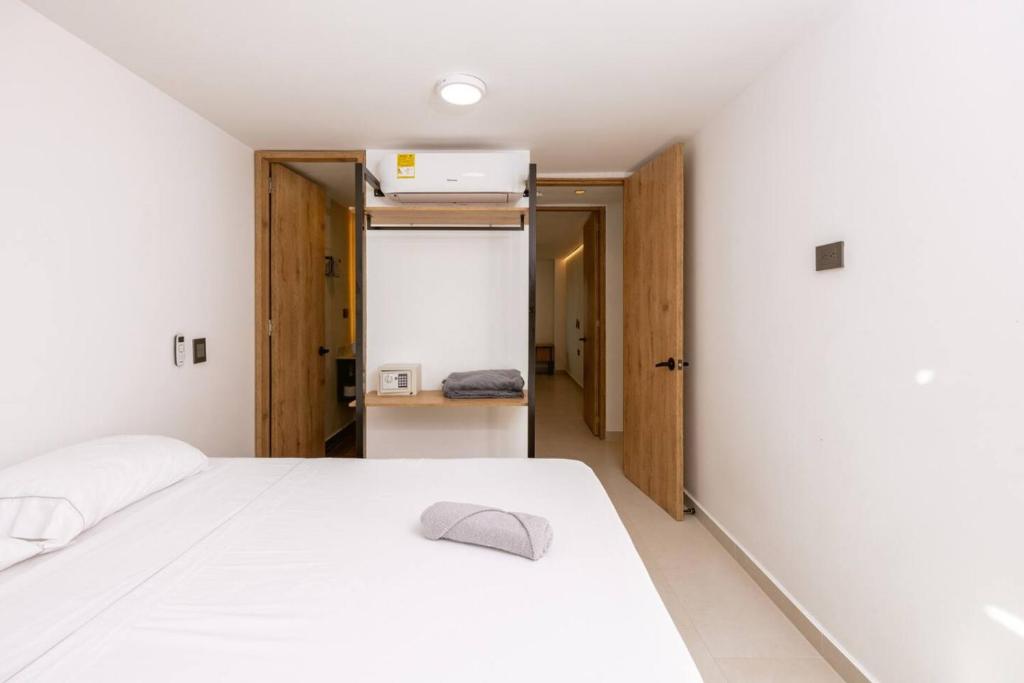 M401 Poblado Apt close to lleras park jacuzzi AC - 4