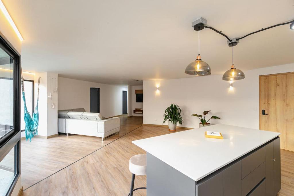 B1 Apt de 3 Alcobas en Poblado Provenza con Aire - 3