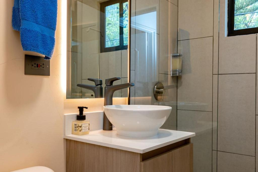 L2 2BR Laureles Apartment Jacuzzi AC - 4