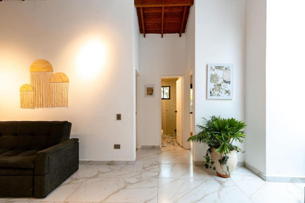 L2 2BR Laureles Apartment Jacuzzi AC - 5