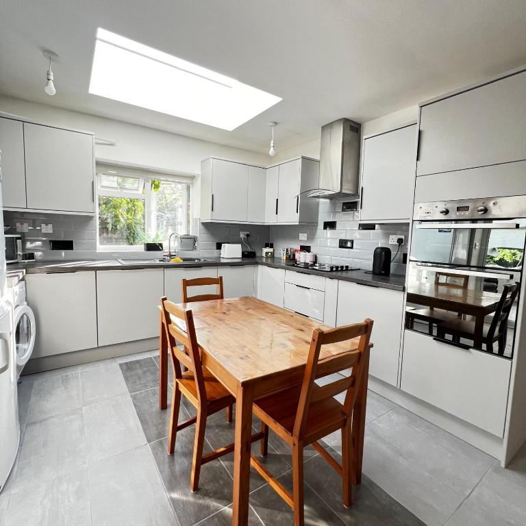 Small En-suite, Enfield Lock