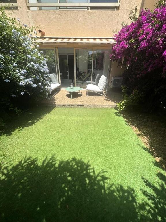 Résidence Genevriers - Joli T2 en rez de chaussée avec jardinet dans le domaine de la Coudoulière MAE-8283 - 2